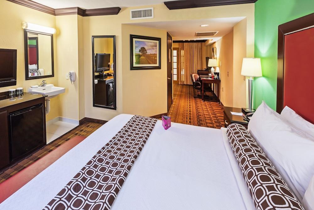 Crowne Plaza Suites Houston - Near Sugar Land Exteriör bild