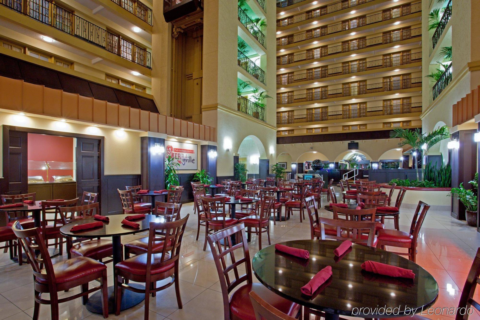 Crowne Plaza Suites Houston - Near Sugar Land Restaurang bild
