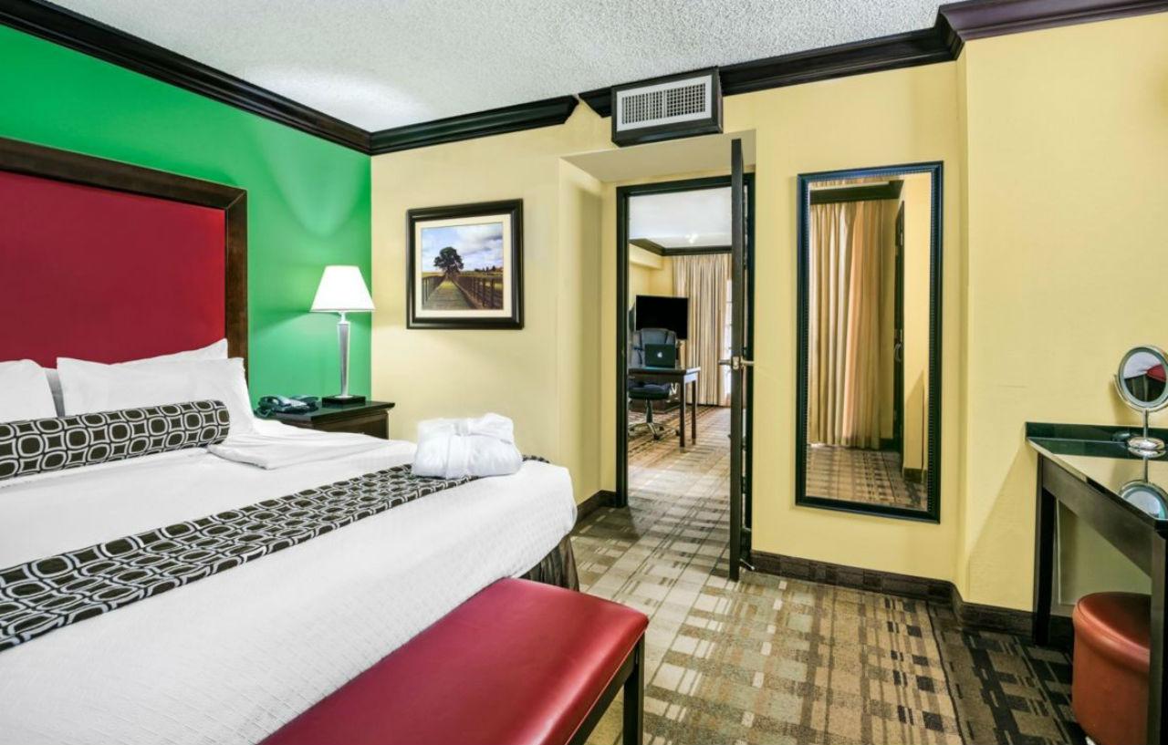 Crowne Plaza Suites Houston - Near Sugar Land Exteriör bild